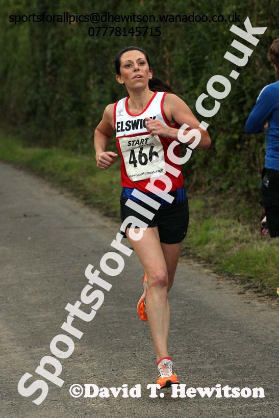 Start of the Morpeth 10k Road Race. Photo: David T. Hewitson/Sports for All Pics